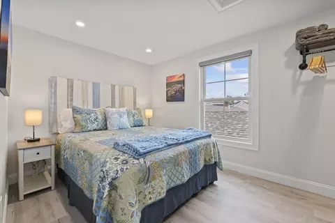 Bedroom - 117 Perkins Cove Rd, Ogunquit, ME 03907 photo 1 of 8
