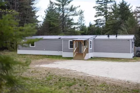 29 Farnsworth Rd, Brownfield, ME 04010