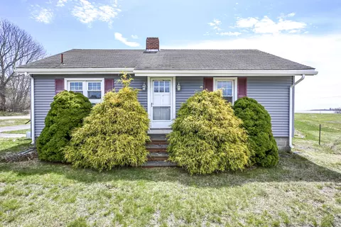 60 Richmond Ter, Cape Elizabeth, ME 04107