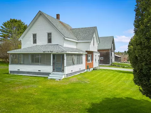 63 Old Rockland St, Rockport, ME 04856