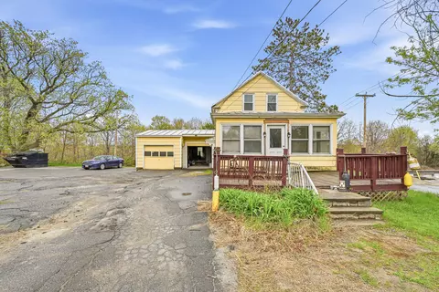 16 Main St, Fairfield, ME 04937