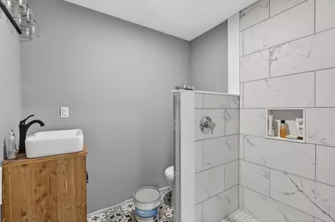 Bath - 2071 Main St, Hanover, ME 04237 photo 2 of 4