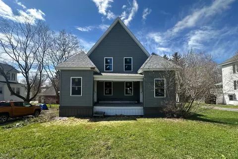 23 Park St, Presque Isle, ME 04769