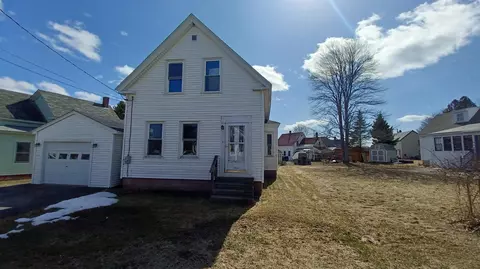3 Pleasant St #3, Fairfield, ME 04937