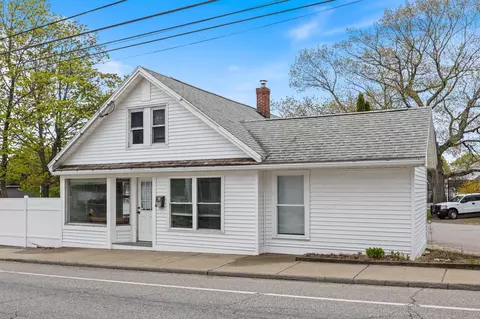 77 Saco Ave, Old Orchard Beach, ME 04064