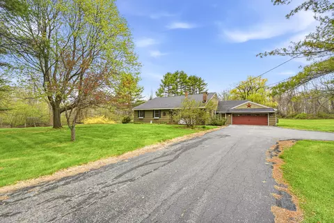 704 W Auburn Rd, Auburn, ME 04210