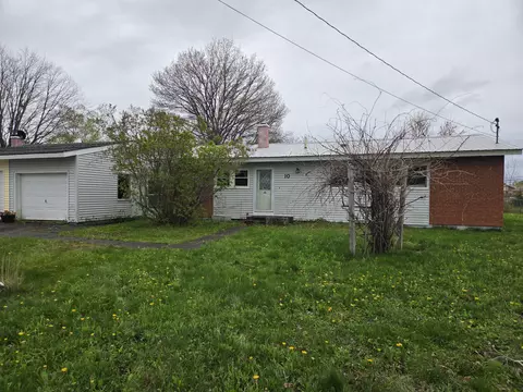 10 Maxwell Ln, Bangor, ME 04401