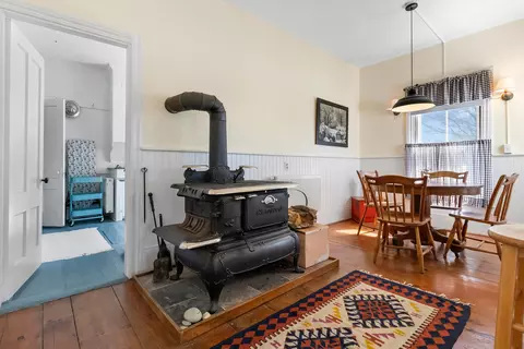 Dining - 17 High St, Vinalhaven, ME 04863 photo 1 of 4