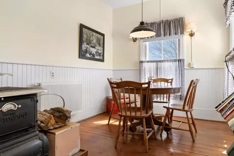 Dining - 17 High St, Vinalhaven, ME 04863 photo 2 of 4