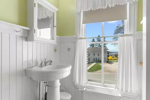 Bath - 17 High St, Vinalhaven, ME 04863 photo 3 of 3