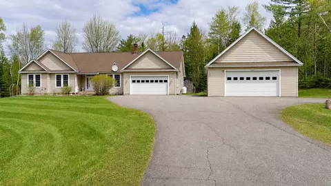 30 Merritt Dr, Orono, ME 04473