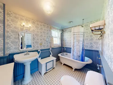 Bath - 95 Pleasant Point Rd, Cushing, ME 04563 photo 1 of 4