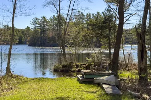 18 Dragonfly Ln, Hope, ME 04847