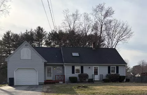 8 Lori Dr, Brunswick, ME 04011