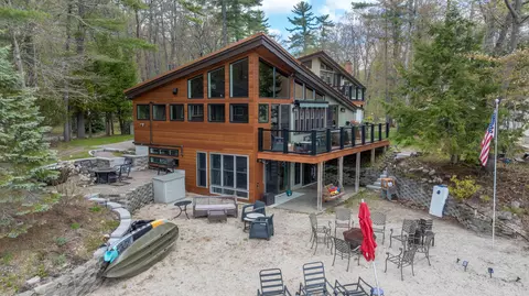 26 Deer Acres Rd, Raymond, ME 04071