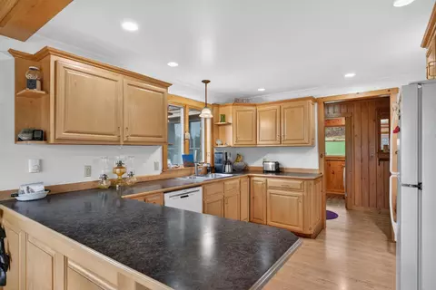 Kitchen - 276 Middle Rd, Dresden, ME 04342 photo 1 of 4