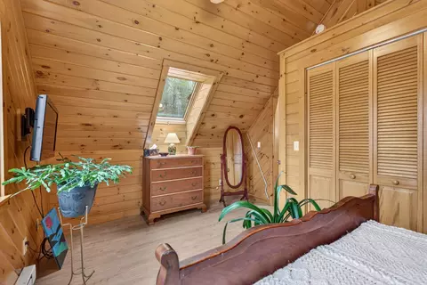 Bedroom - 276 Middle Rd, Dresden, ME 04342 photo 4 of 4