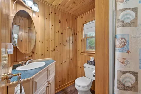 Bath - 276 Middle Rd, Dresden, ME 04342 photo 2 of 2