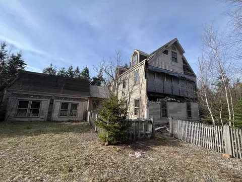 83 Station Rd, Columbia, ME 04623
