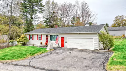 18 Burke St, Farmingdale, ME 04344