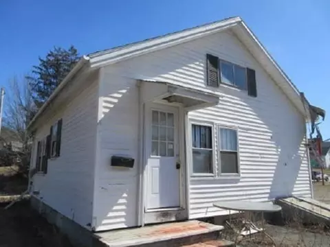 933 Main Rd, Holden, ME 04429