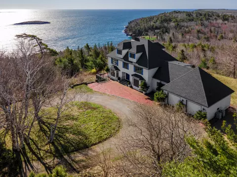 18 Greenway Ct, Bar Harbor, ME 04609