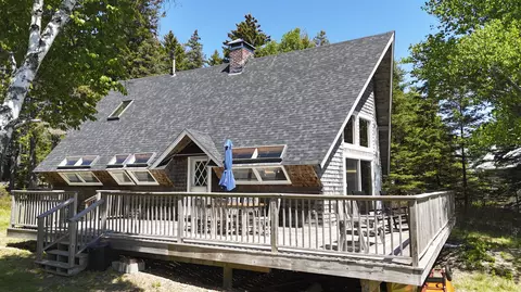 180 Red Point Rd, Swans Island, ME 04685