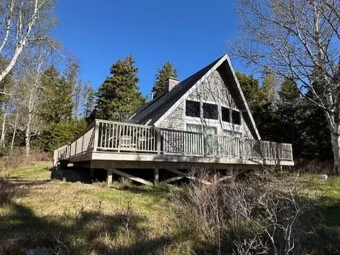 180 Red Point Rd, Swans Island, ME 04685