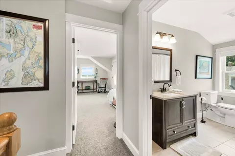 Entry Way - 48 Ocean St, Belfast, ME 04915 photo 3 of 4