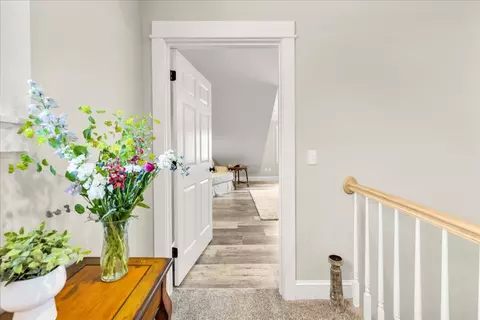 Entry Way - 48 Ocean St, Belfast, ME 04915 photo 2 of 4
