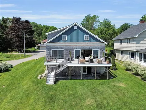 48 Ocean St, Belfast, ME 04915