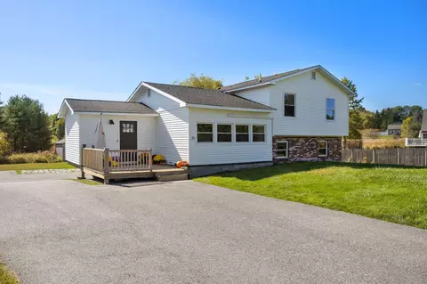 35 Longmeadow Dr, Gorham, ME 04038