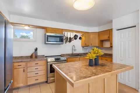 Kitchen - 35 Longmeadow Dr, Gorham, ME 04038 photo 2 of 5