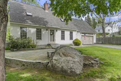 37 Shelby Ln, South Portland, ME 04106