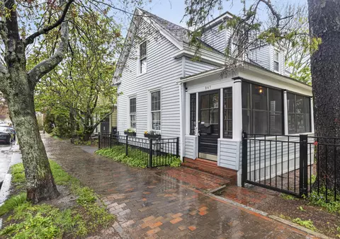 247 Brackett St, Portland, ME 04102