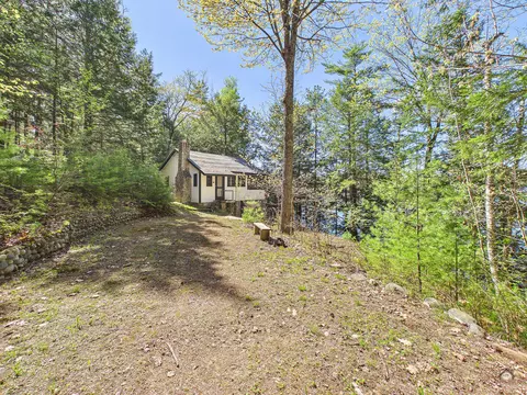 587 Scenic Dr E, Manchester, ME 04351