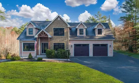 30 Woodhaven Dr, Lewiston, ME 04240