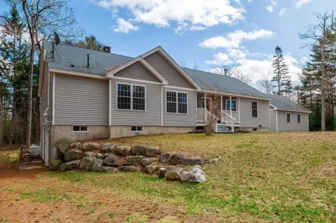 25 Kennel Brook Dr, Lamoine, ME 04605