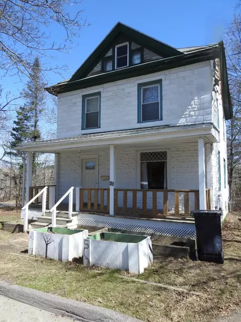 29 Princeton St, Bangor, ME 04401