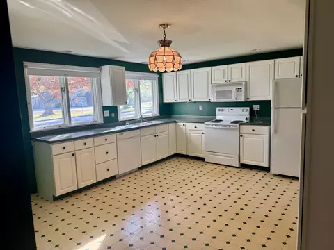 Kitchen - 224 Eastern Ave, Augusta, ME 04330 photo 3 of 4