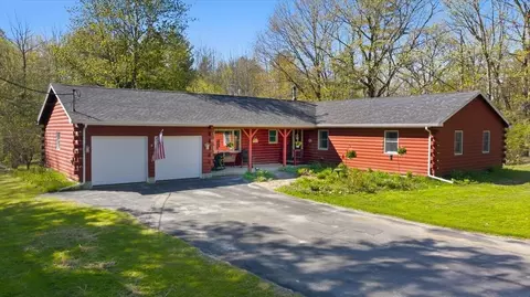 43 Holmes Rd, Winthrop, ME 04364