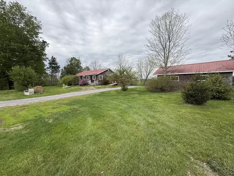 282 N Parish Rd, Turner, ME 04282
