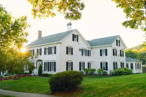 30 High St, Camden, ME 04843