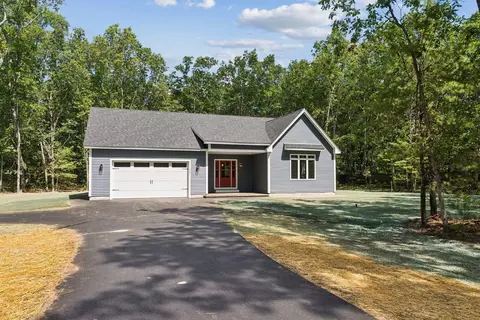 17 Middle Rd, Kennebunk, ME 04043