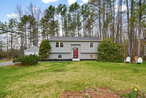 73 Autumn Ln, Yarmouth, ME 04096