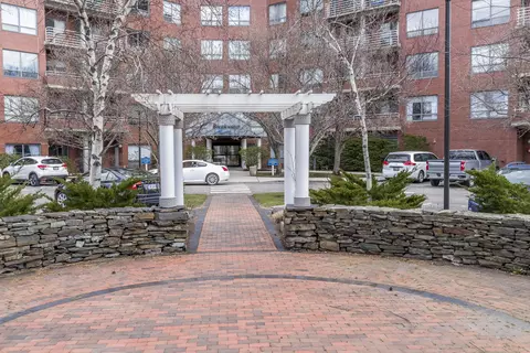 148 Breakwater Dr #807, South Portland, ME 04106