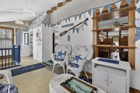 Entry Way - 527 Pool St, Biddeford, ME 04005 photo 2 of 3