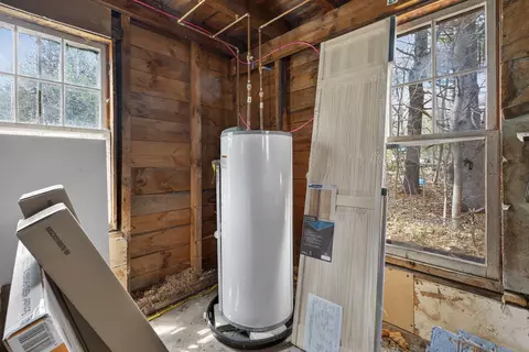 Entry Way - 527 Pool St, Biddeford, ME 04005 photo 3 of 3