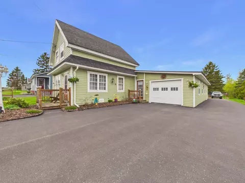 186 Champlain St, Van Buren, ME 04785