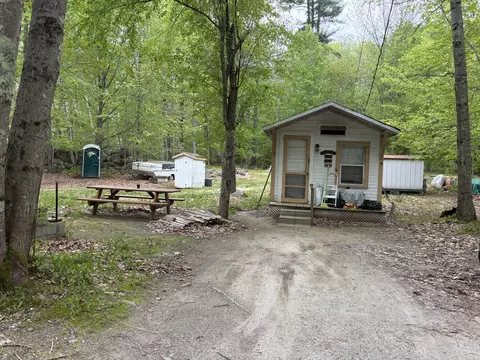 4 Mass Ave, Raymond, ME 04071